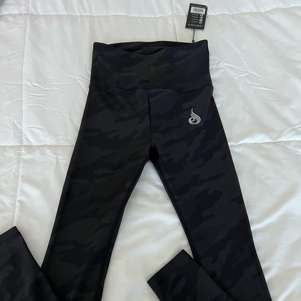 NEW - Ryderwear High Waisted Camo Leggings XS